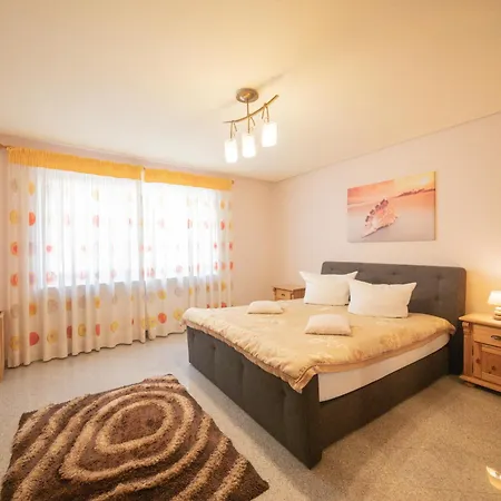 Palatium Apartment *